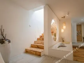 She's House - Image 5