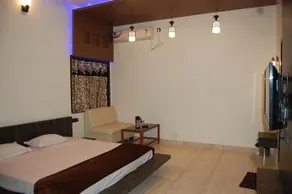 Hotel Season 4 - Image 2