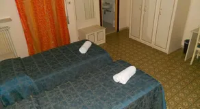 Hotel Paradise - Image 5