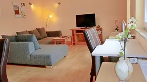 Apartment Garden Residence With Private Parking - Image 3