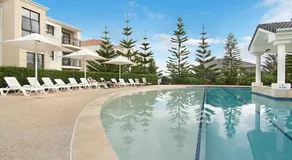The Sands 2/20 Pacific Parade Opposite beach plus Air - Image 3