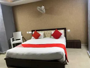 Hotel Legend by OYO Rooms - Image 5