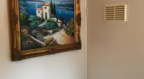 Stunning house with free parking - Image 2