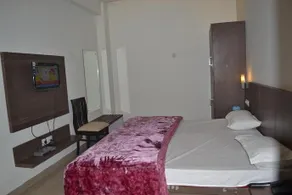 Hotel Lals Inn - Image 2