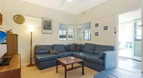 Pet Friendly Beach Cottage @ Ballingalla - Image 2