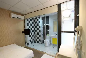 Eiffel Tower Hostel - Image 3