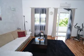 J & P Apartments - Image 3