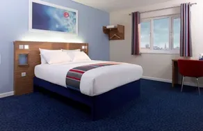 Travelodge Cheshunt - Image 3