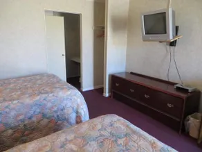 Glo Motel - Image 5