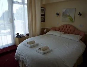 Lulworth Cove Inn - Image 5