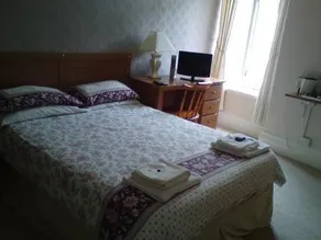 Westdale Guesthouse - Image 3
