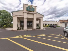 Ramada by Wyndham Fairfield NJ - Image 4