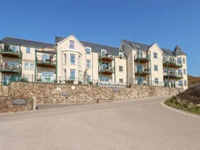 4 Beachcombers Apartments - Image 1