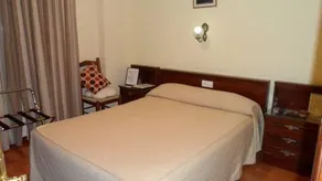 Hostal Coruña - Image 5