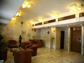 OYO Premium Sector 26 Madhya Marg - Image 3
