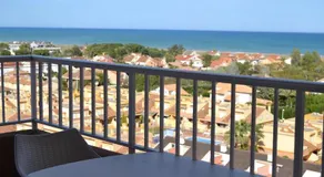 Apartamento Con Preciosas Vistas Al Mar,WIFI y piscina de temporada - Image 3