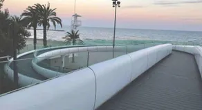 Smile to the Mediterranean sea from city centre - Image 4
