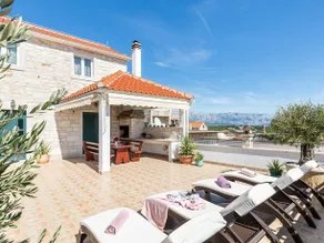 Luxurious Villa in Selca With Pool - Image 1