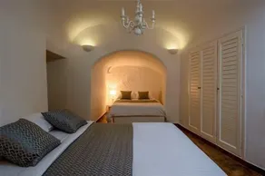 Four Seasons Mansion - Image 4