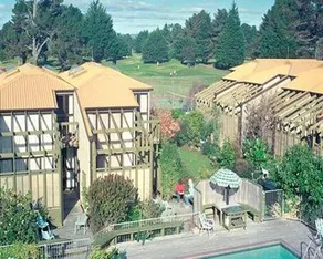 Fairway Lodge - Image 1