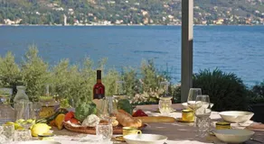 Villa Portesina, lakefront villa with private pool and garden sleeps 10 - Image 2