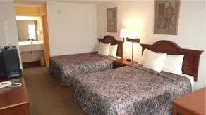 AmeriVu Inn & Suites Siler City - Image 5