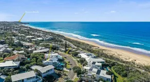 Beachside luxury, Sunrise Beach - Image 4