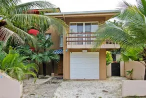 Private townhome 2 blocks from the beach and restaurants - Image 2