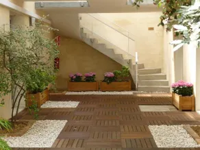 Le Clos Saint Martin Brit Hotel - Image 2