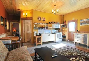 Elm Tree Farm Bed and Breakfast - Image 2