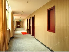 XINYI BUSINESS HOTEL - Image 4
