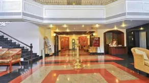 Holiday Hotel - Image 4