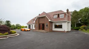 Luxury Manor Private Double Garage Hot tub Wifi - Image 2