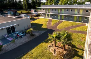 Hotel Eco Chic - Image 2