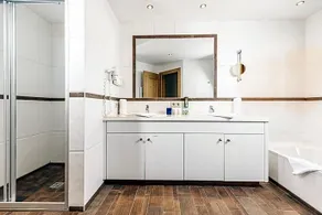 Double room, shower, toilet, 1 bed room - Image 2