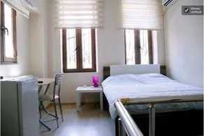 10 Suites - Image 5