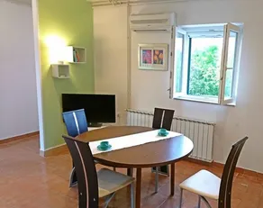 Quiet Countryside Family Apartment - Image 4
