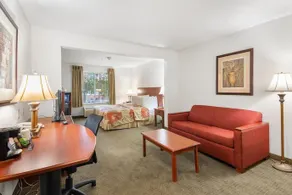 Oyster Point Inn & Suites - Image 3