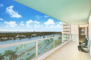Pelicanstay At Collins Ave Miami Beach - Image 3