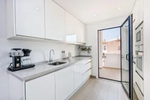Amazing First Beach Line Apartment in Cabopino Marina - Image 3