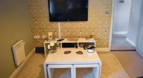 Stylish 2 bed Apartment Parking Great location - Image 5