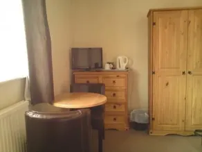 Lamb Inn Guesthouse - Image 5
