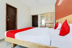Karthik Residency by OYO Rooms - Image 3