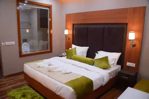 Platinum Palace - Image 2