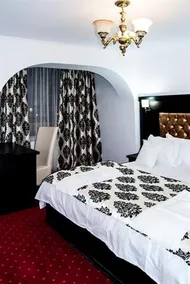 Hotel Blue Night - Image 4