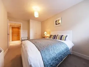 Riverside Apartment - Image 2