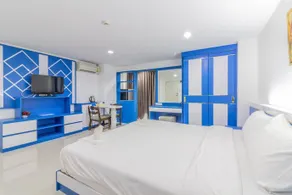 Townhouse Siam Privi Hotel - Image 2