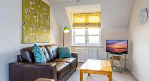 Leap Peridot Apartment - Near Northampton UNI - Image 2