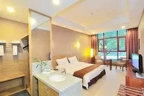 Luanchuan Re-Channel Ferry Lake Hotel - Image 4