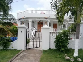 Csompo Empire Bed & Breakfast Runaway Bay - Image 1